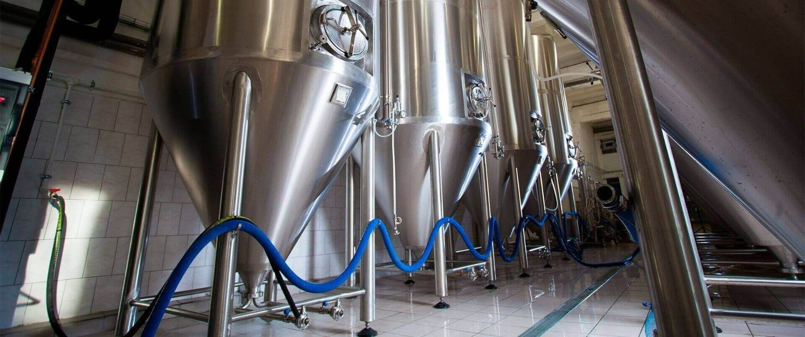 Stainless steel industrial process tanks and mixing equipment